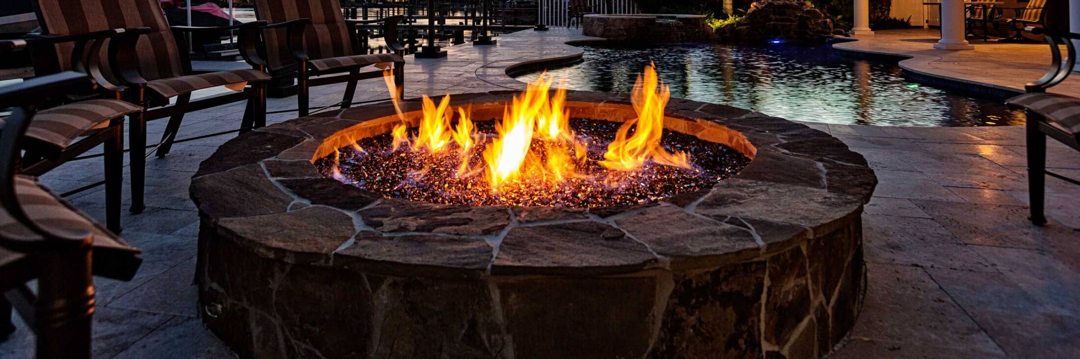 landscaping-firepit-stone-bonfire
