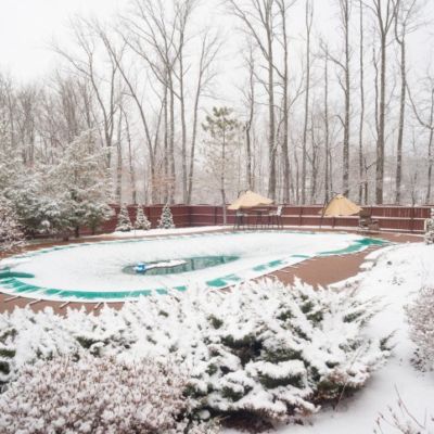 pool-covered-in-winter-snow